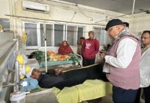 डीजीपी अजय सिंघल ने अस्पताल पहुंचकर घायलों का हालचाल पूछा