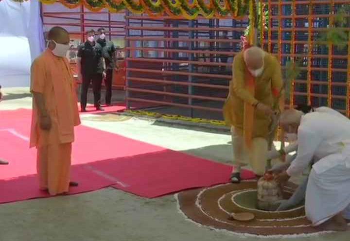 राम मंदिर के भूमि पूजन के लिए प्रधानमंत्री नरेंद्र मोदी अयोध्या पहुंचे।