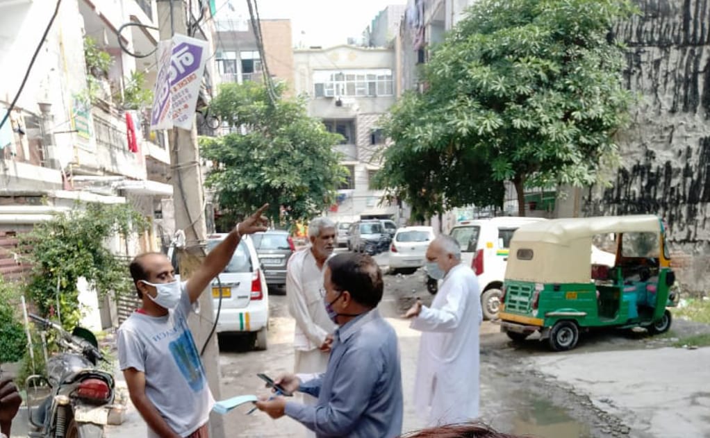 डी. एल. एफ जनकल्याण समिति के अध्यक्ष ‘राकेश कुमार जैन’ ने जनता की शिकायत पर नगर निगम के अधिकारी एस के गोतम जी को डी एल एफ कालोनी का निरीक्षण कराया