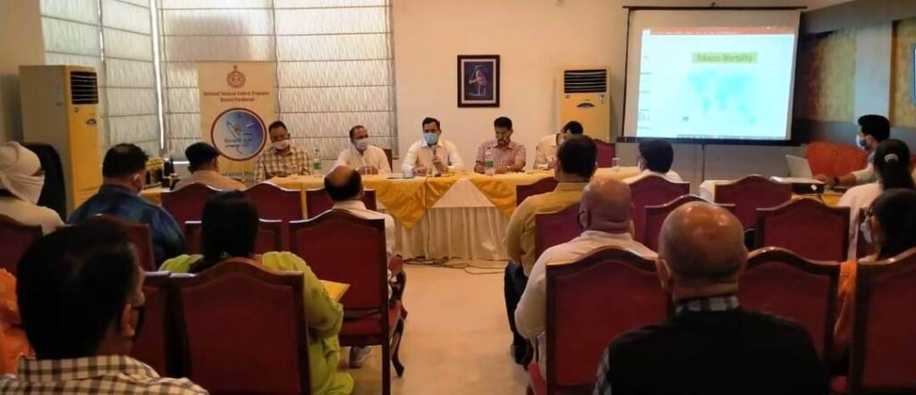 तंबाकू का किसी भी रूप में प्रयोग लेने वाले व्यक्ति के लिये जानलेवा हो सकता है।