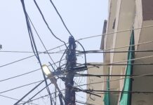 बिजली की बर्बादी: 1H पार्क क्षेत्र में स्ट्रीट लाइटें सुबह से शाम तक जल रही।